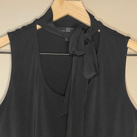 The Limited Black Lavalliere Bow Sleeveless Blouse Size XS - Picture 3 of 6